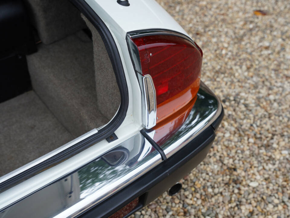 Image 25/50 of Jaguar XJS 5.3 V12 (1988)