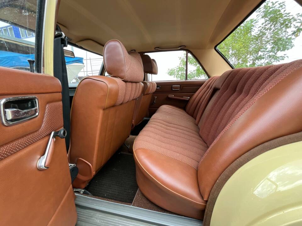 Immagine 19/32 di Mercedes-Benz 200 (1974)