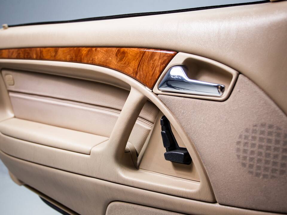 Image 27/45 of Mercedes-Benz SL 280 "Final Edition" (2001)