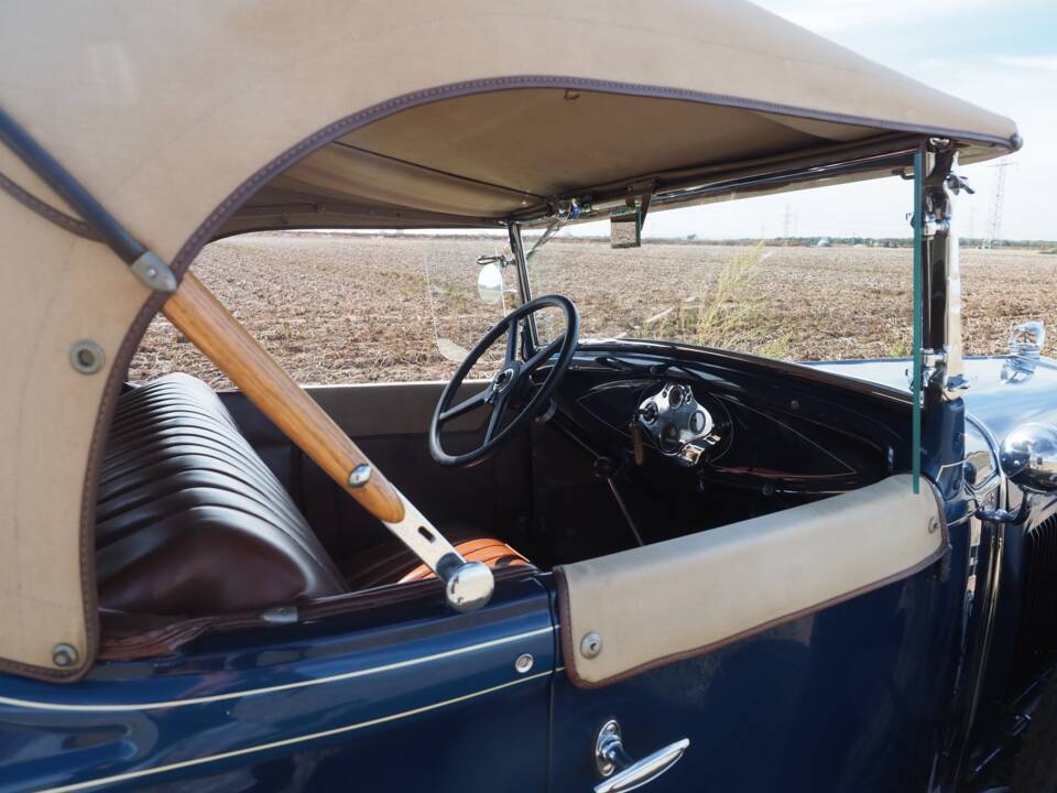 Image 18/60 of Ford Model A De Luxe (1931)