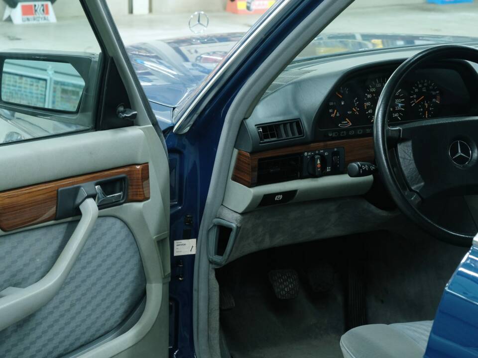 Bild 45/50 von Mercedes-Benz 300 SE (1990)