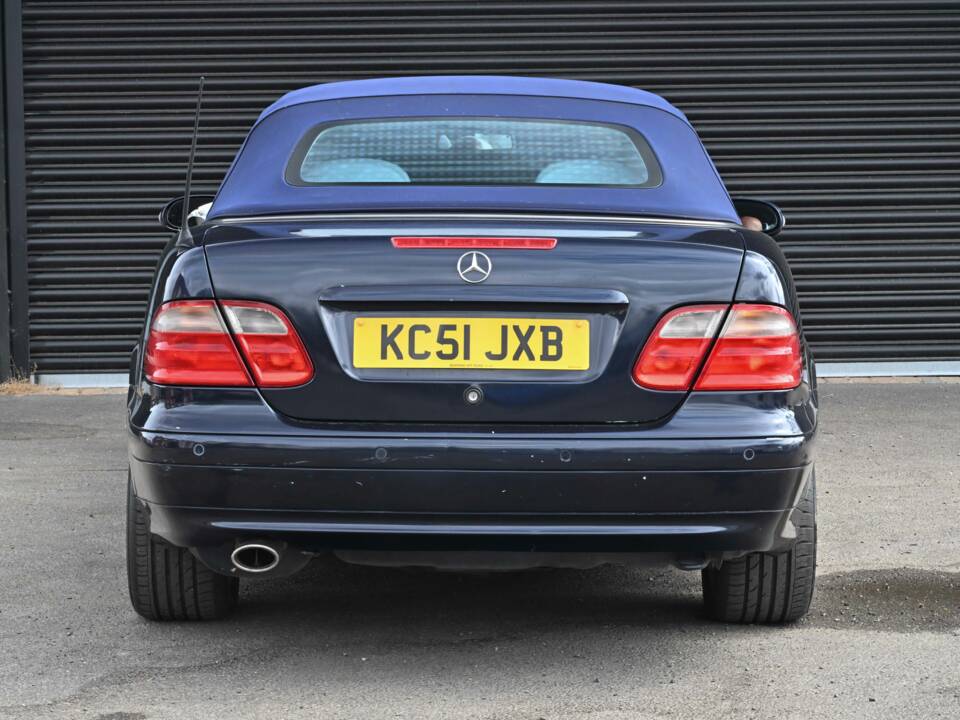 Image 38/50 of Mercedes-Benz CLK 230 Kompressor (2002)