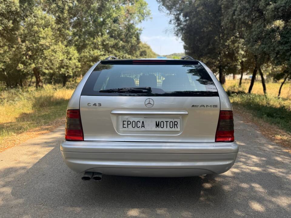Image 10/36 of Mercedes-Benz C 43 AMG T (1998)