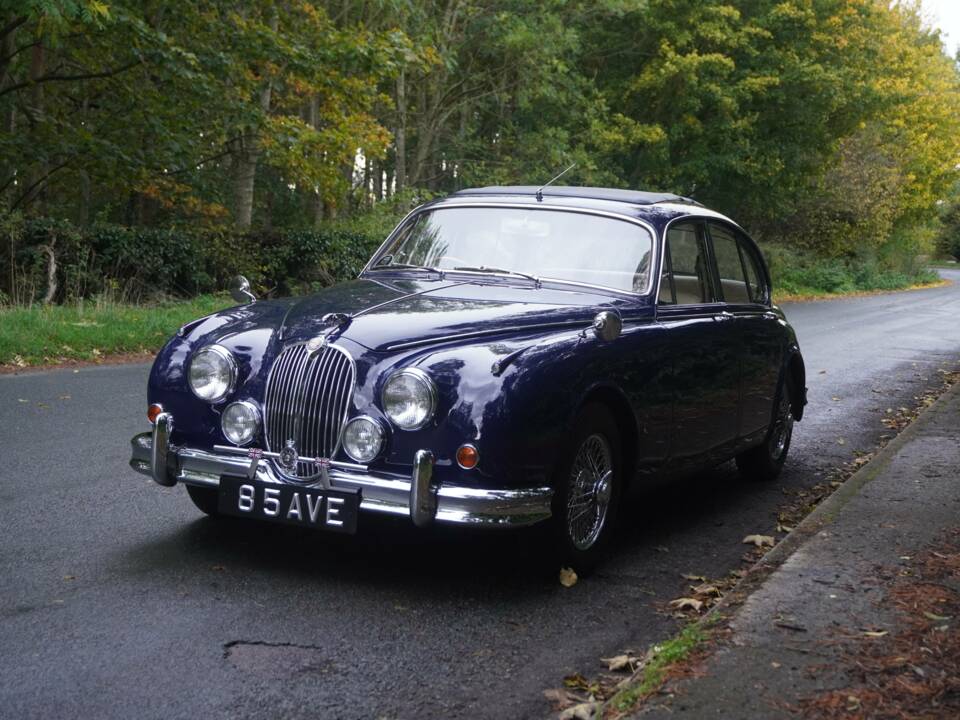Image 3/18 of Jaguar Mk II 3.8 (1966)