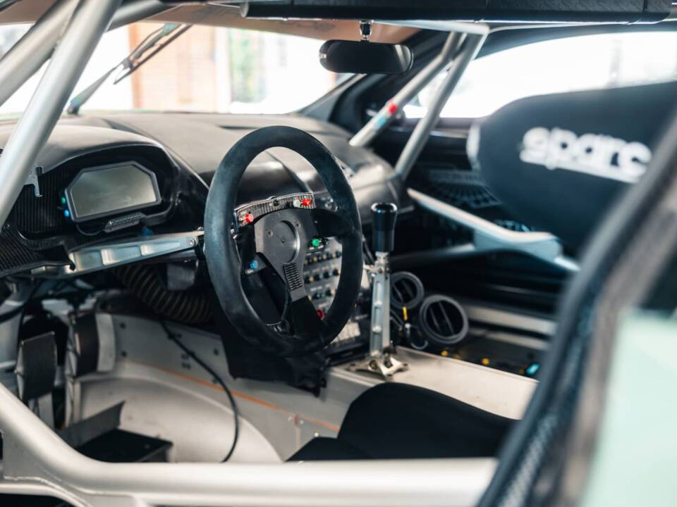 Image 9/30 of Aston Martin DBR9 GT1 (2006)
