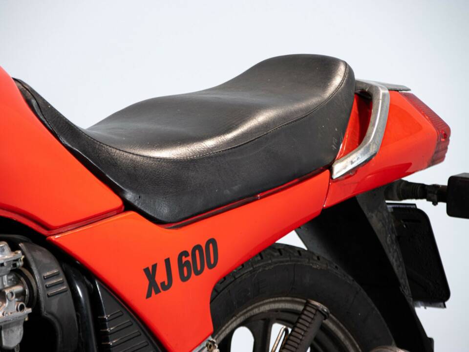 Image 30/50 of Yamaha XJ 600 (1984)