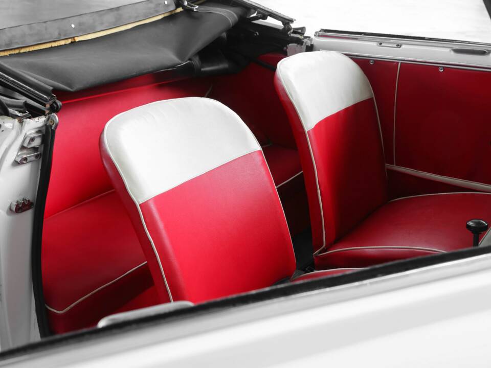 Image 21/37 of Autobianchi Bianchina Convertible (1960)