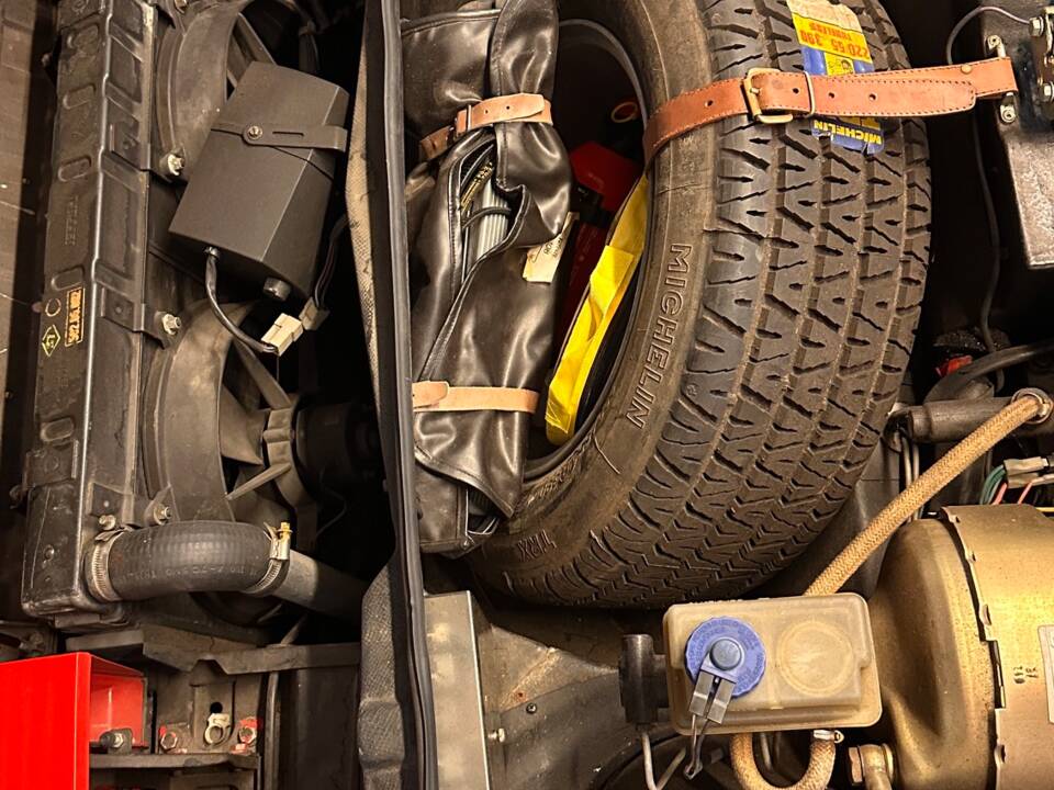 Image 19/29 of Ferrari Mondial 3.2 (1987)