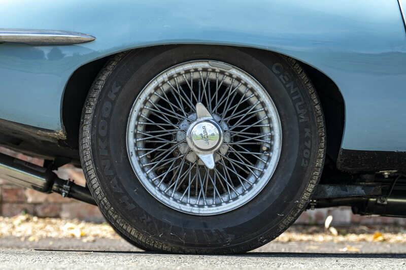 Image 42/50 de Jaguar E-Type (1968)