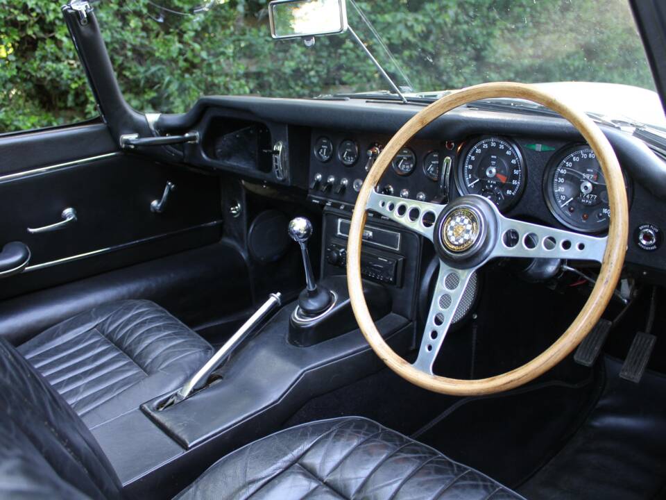 Image 8/18 of Jaguar E-Type 4.2 (1965)