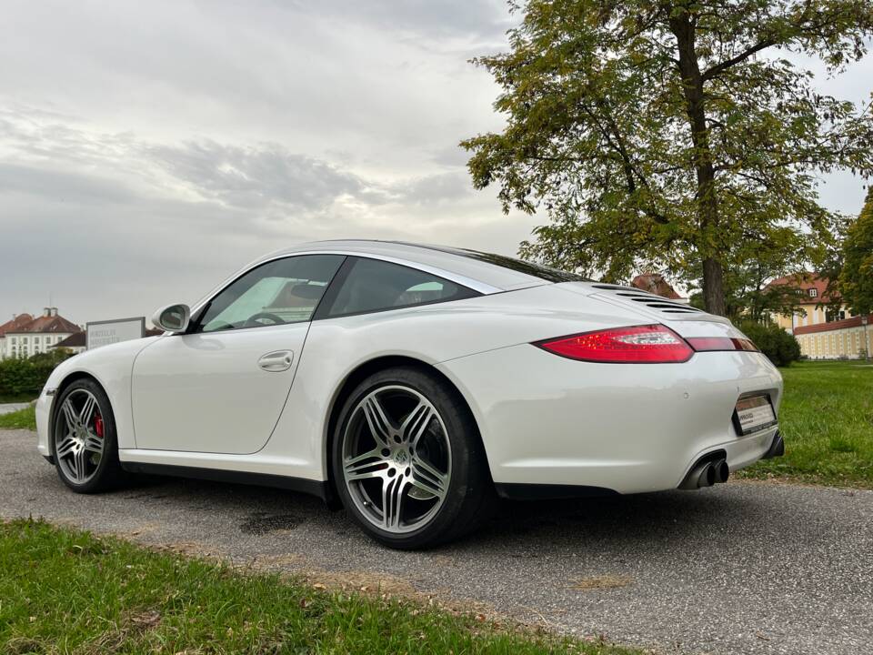 Imagen 2/58 de Porsche 911 Targa 4S (2010)