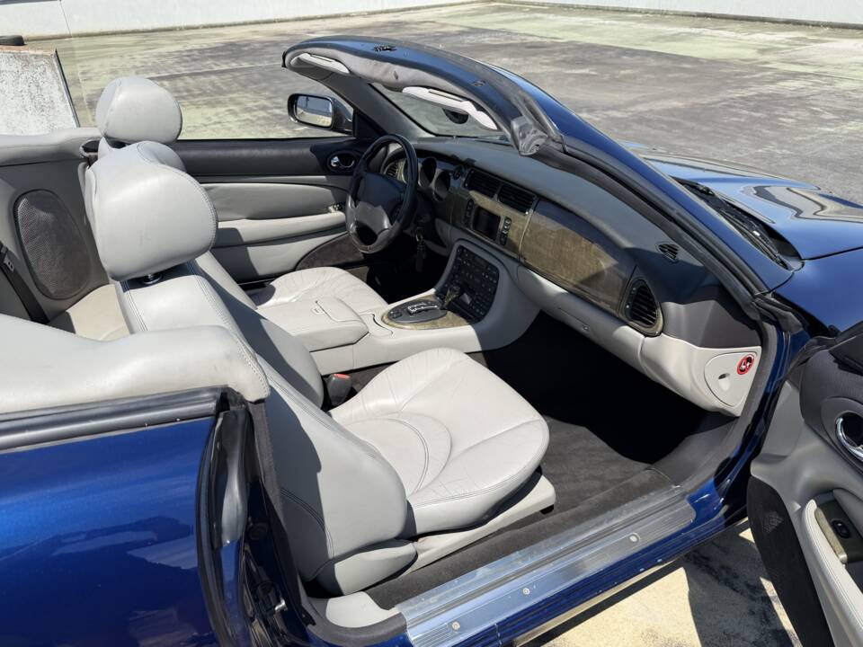 Image 11/20 of Jaguar XKR (2002)