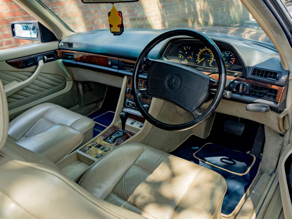 Image 14/50 of Mercedes-Benz 500 SEC (1989)