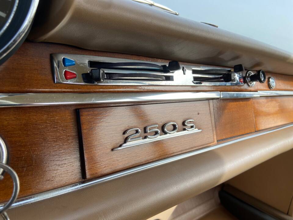 Image 43/52 of Mercedes-Benz 250 S (1967)