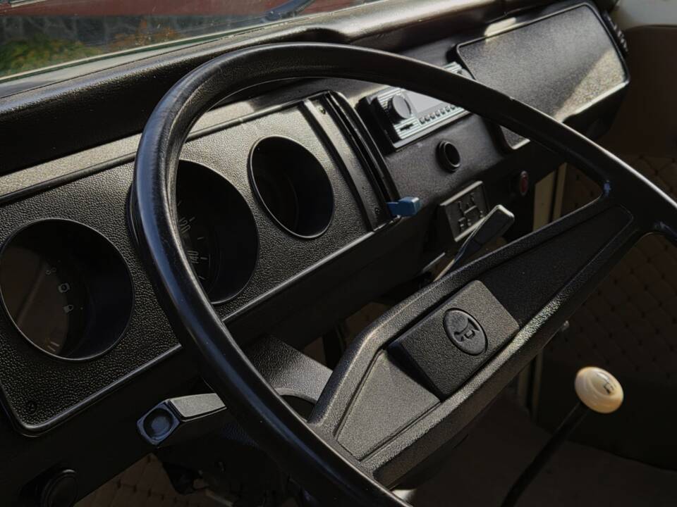Image 24/30 of Volkswagen T2 Brasil Camper (1982)