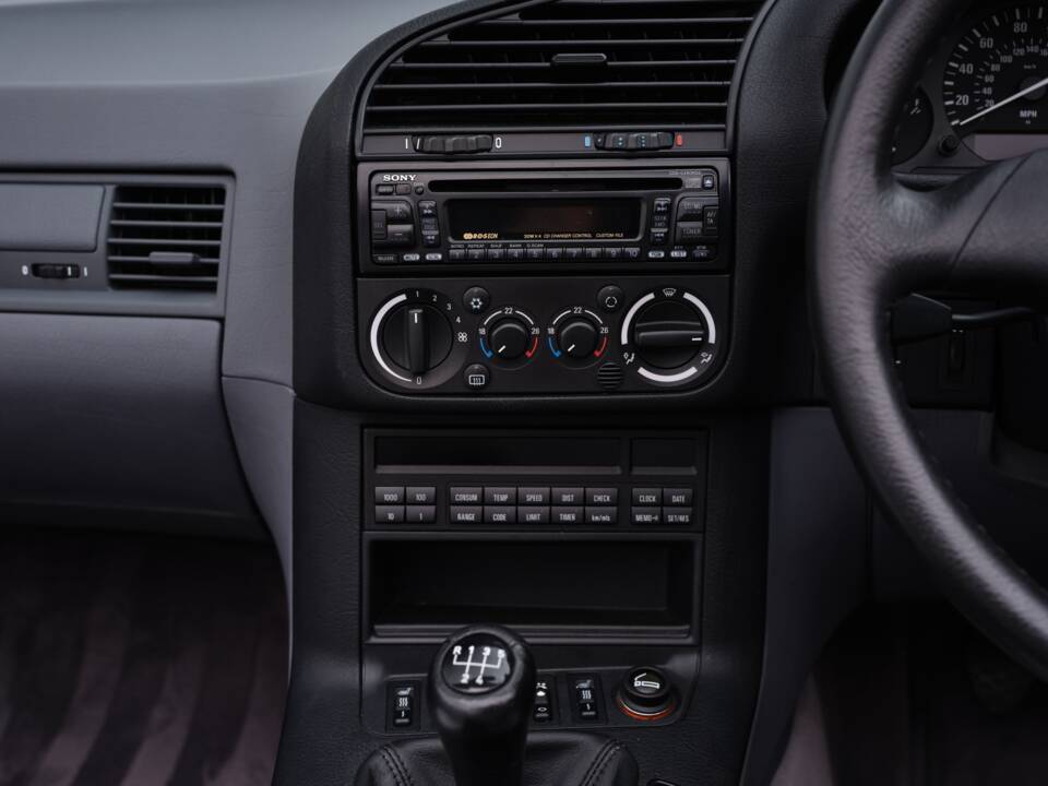 Image 43/50 de BMW 328i (1995)