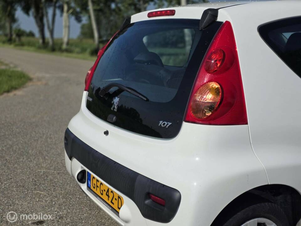 Image 8/32 of Peugeot 107 (2009)