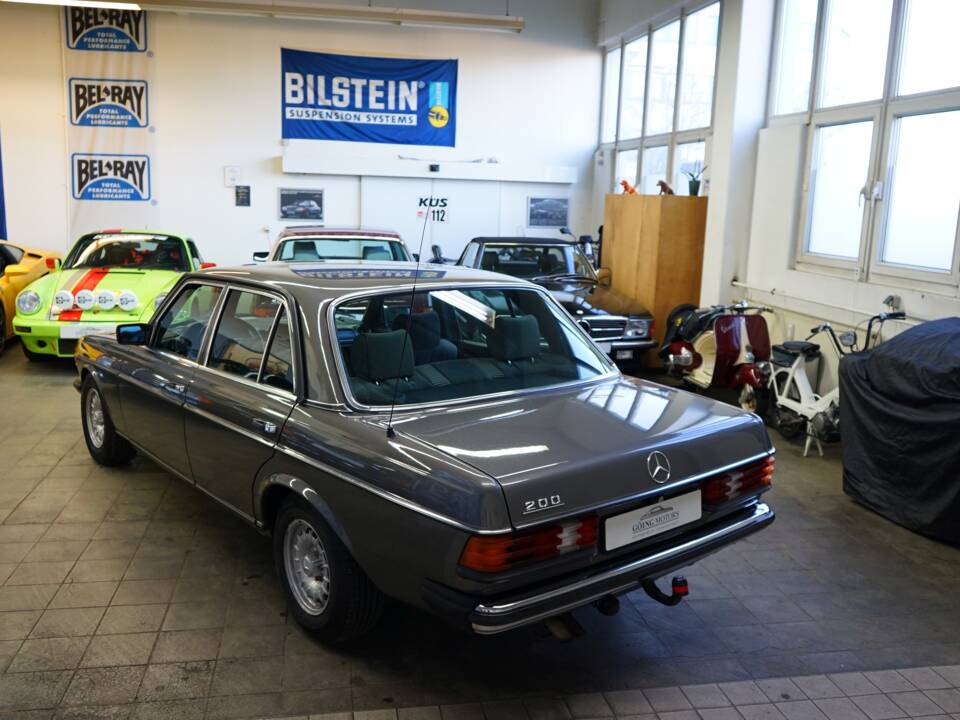 Image 10/36 de Mercedes-Benz 280 E (1982)