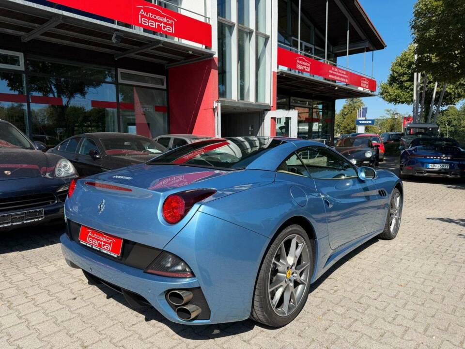 Immagine 37/42 di Ferrari California (2011)