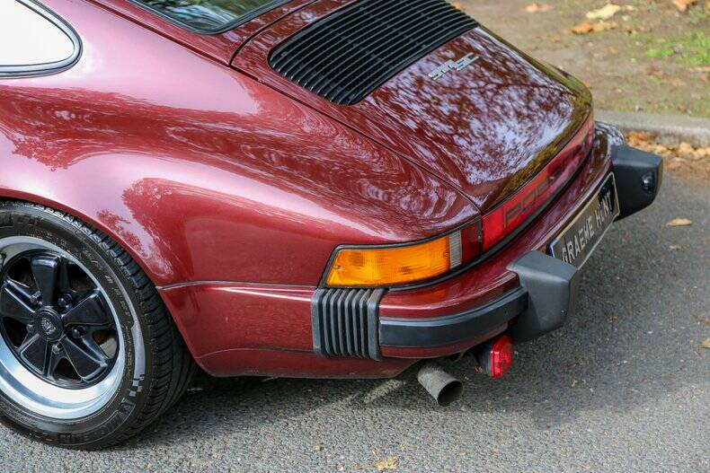 Image 37/50 de Porsche 911 SC 3.0 (1982)