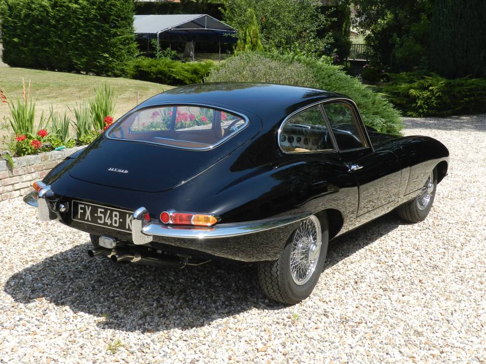 Image 3/7 of Jaguar E-Type 3.8 (1962)