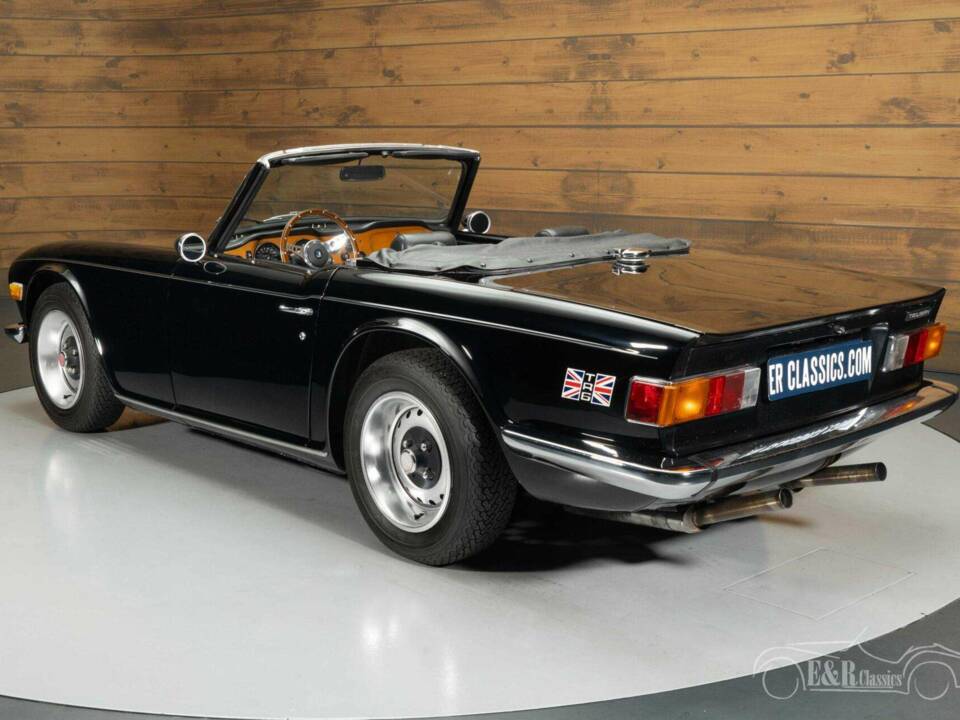 Image 4/19 de Triumph TR 6 (1971)