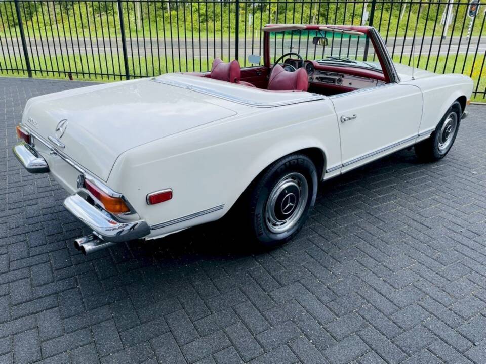 Image 32/37 of Mercedes-Benz 280 SL (1970)