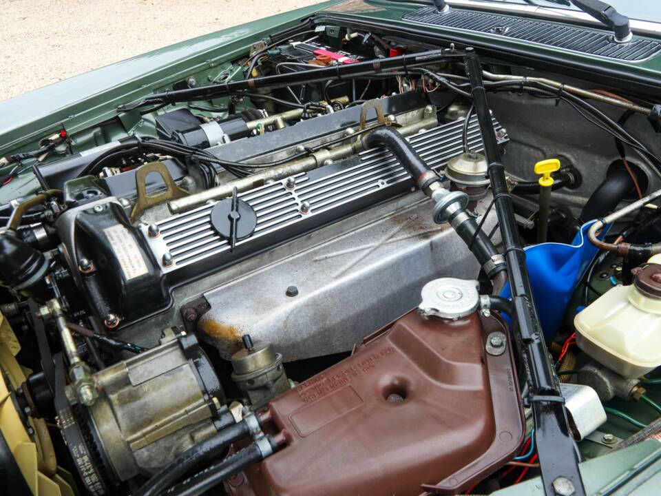 Image 14/50 of Jaguar XJ 6 4.2 (1985)