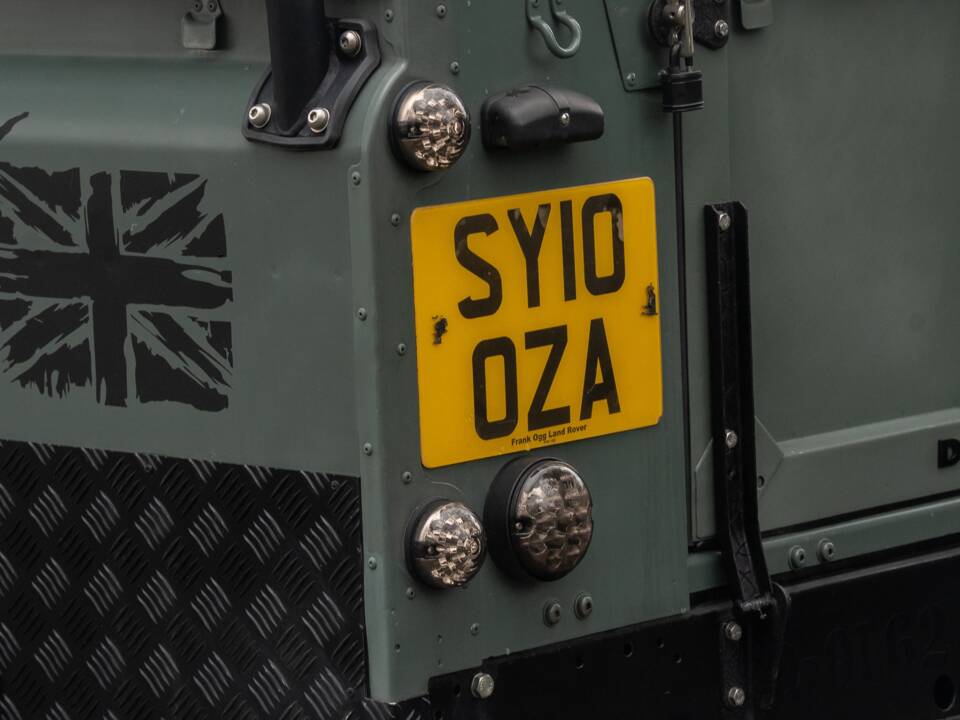 Image 23/50 de Land Rover Defender 110 Crew Cab SE (2010)