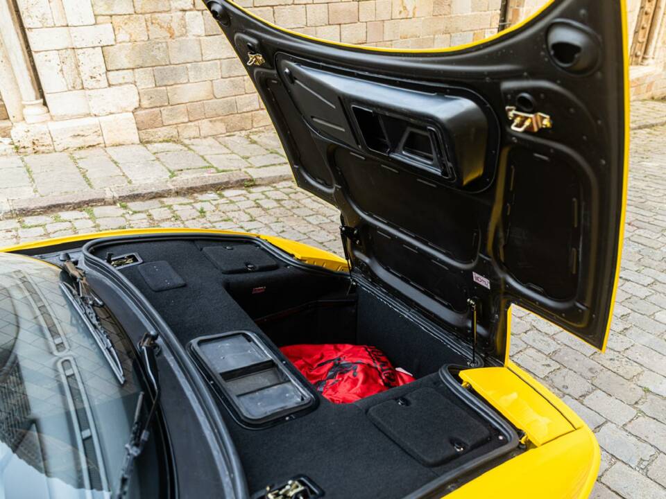 Immagine 16/33 di Ferrari F 355 Berlinetta (1995)