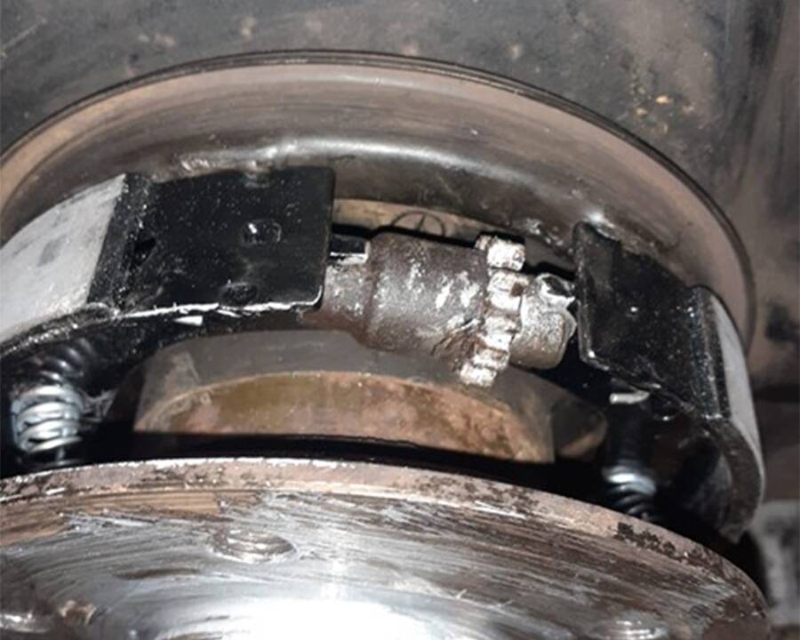 Image 36/39 of Mercedes-Benz 260 SE (1988)