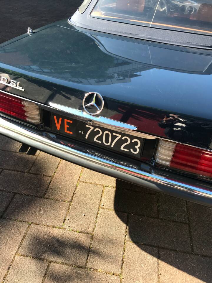 Image 22/53 de Mercedes-Benz 380 SL (1988)