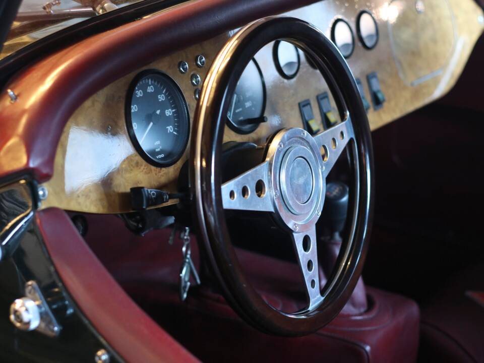 Imagen 21/24 de Morgan Plus 8 Inj. (1990)