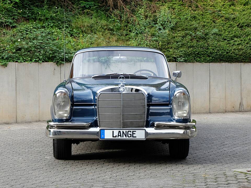 Image 11/76 de Mercedes-Benz 220 S b (1963)