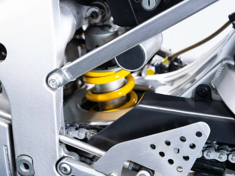 Image 13/49 of Yamaha YZF 600 R6 (1999)