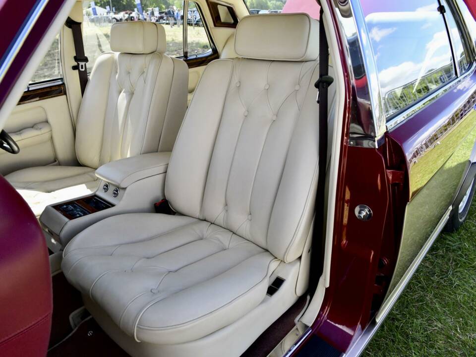 Image 33/50 of Rolls-Royce New Silver Dawn (1997)