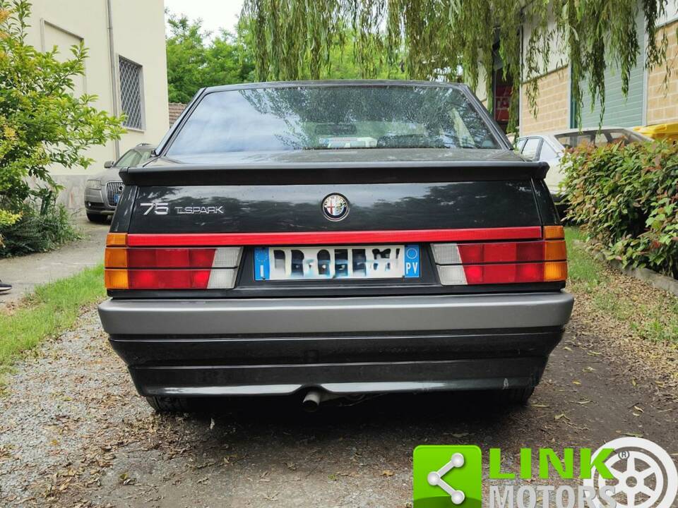 Afbeelding 2/9 van Alfa Romeo 75 2.0 Twin Spark (1991)