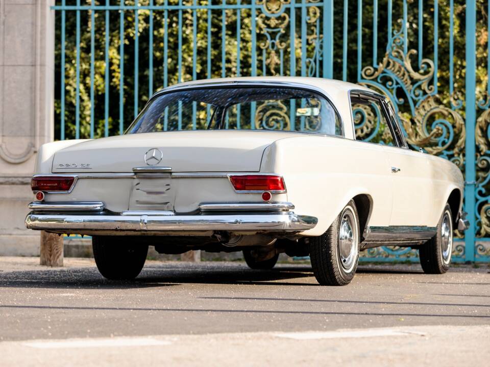Image 2/18 of Mercedes-Benz 220 SE b (1962)