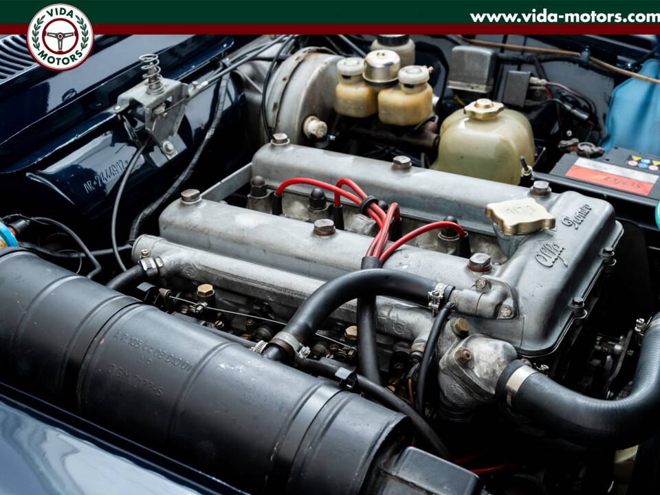 Image 13/15 of Alfa Romeo 2000 GT Veloce (1974)