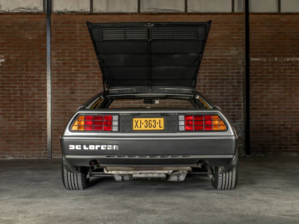 Image 56/66 of DeLorean DMC-12 (1981)