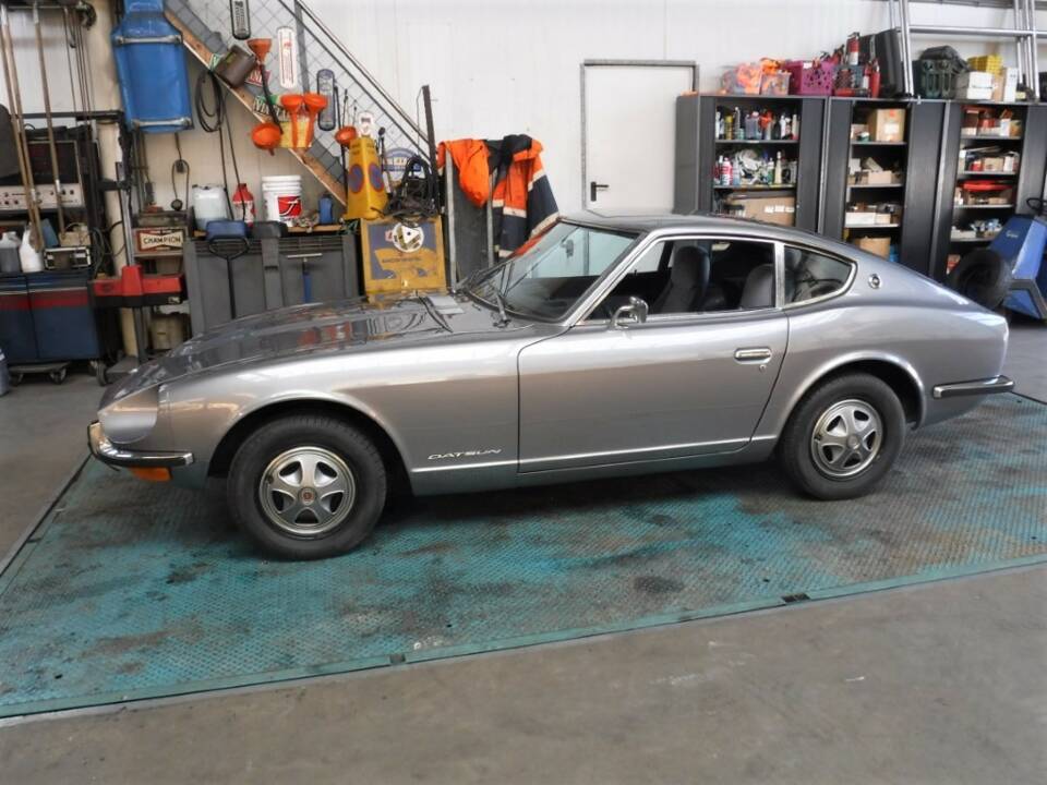 Image 8/50 of Datsun 240 Z (1971)