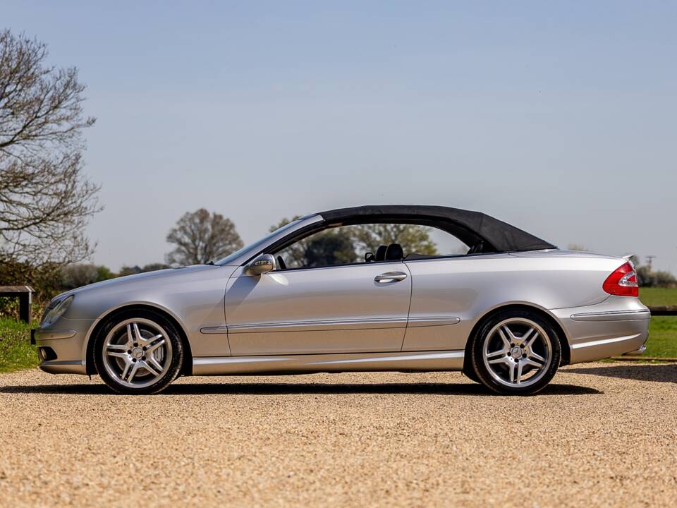 Image 3/50 of Mercedes-Benz CLK 55 AMG (2003)