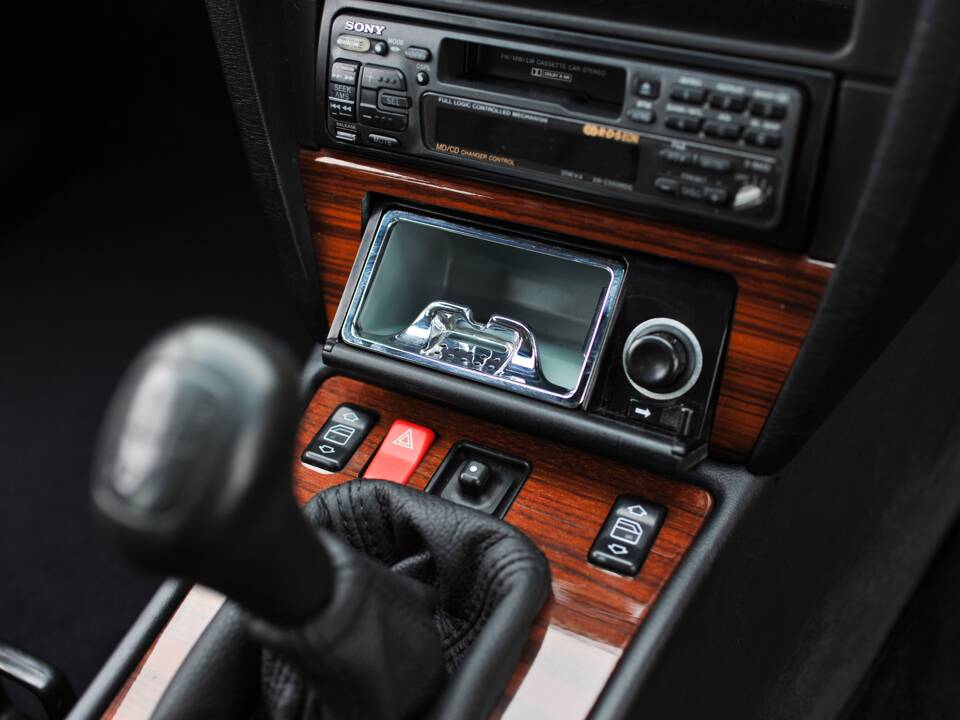 Image 18/31 of Mercedes-Benz 190 E (1993)