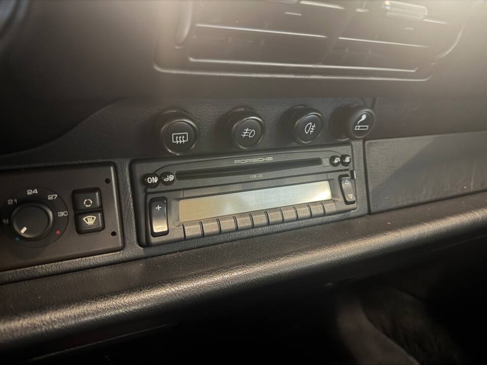 Imagen 15/19 de Porsche 911 Carrera 4 (1995)