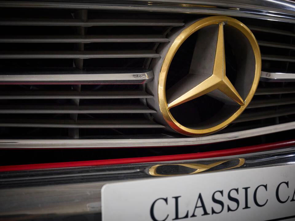 Image 19/89 of Mercedes-Benz 560 SL (1986)