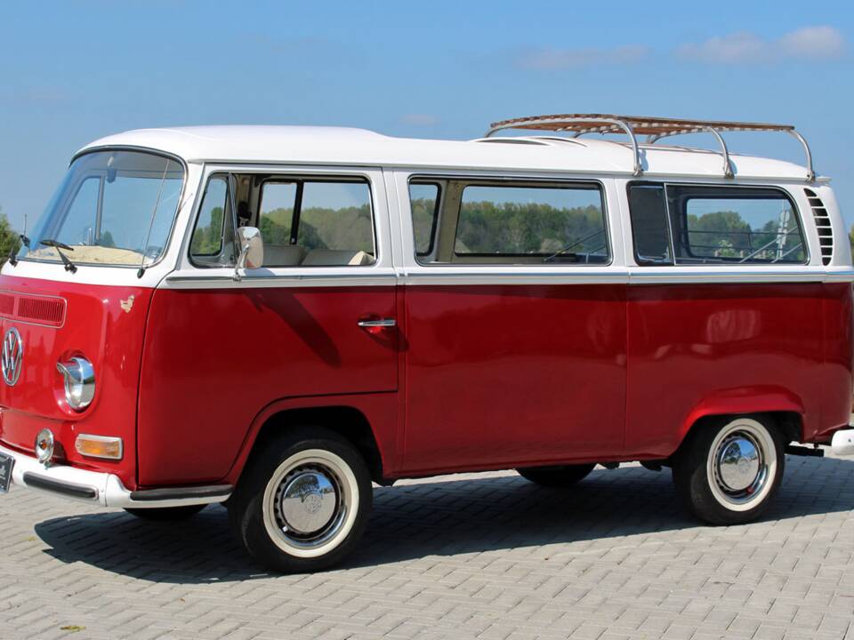 Image 2/22 of Volkswagen T2a minibus L (1970)