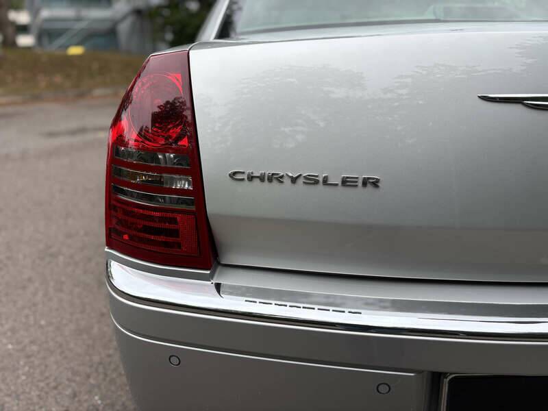 Image 16/50 of Chrysler 300 S (2008)