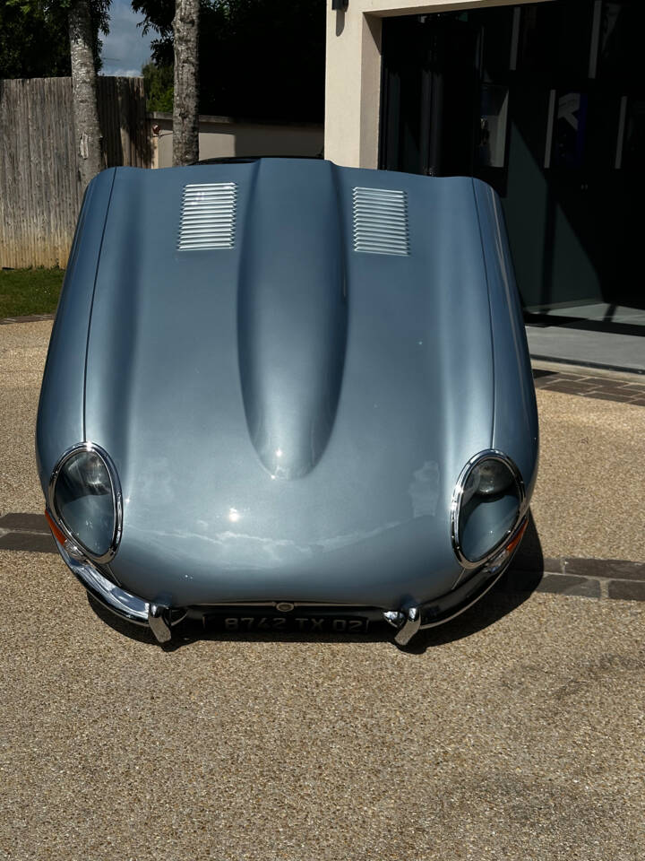 Image 5/13 of Jaguar Type E 4.2 (1966)