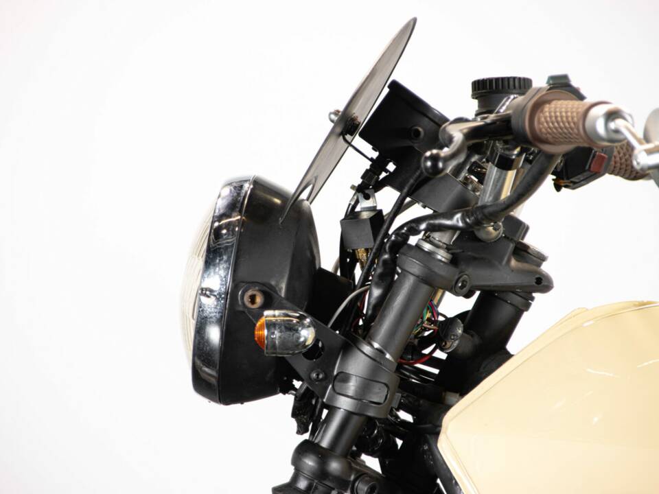 Image 20/50 of Moto Guzzi V 35 Imola II (1983)