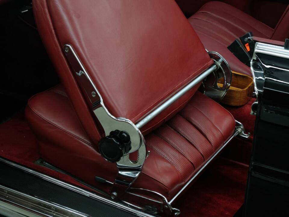 Image 35/50 of Mercedes-Benz 220 SE b (1963)
